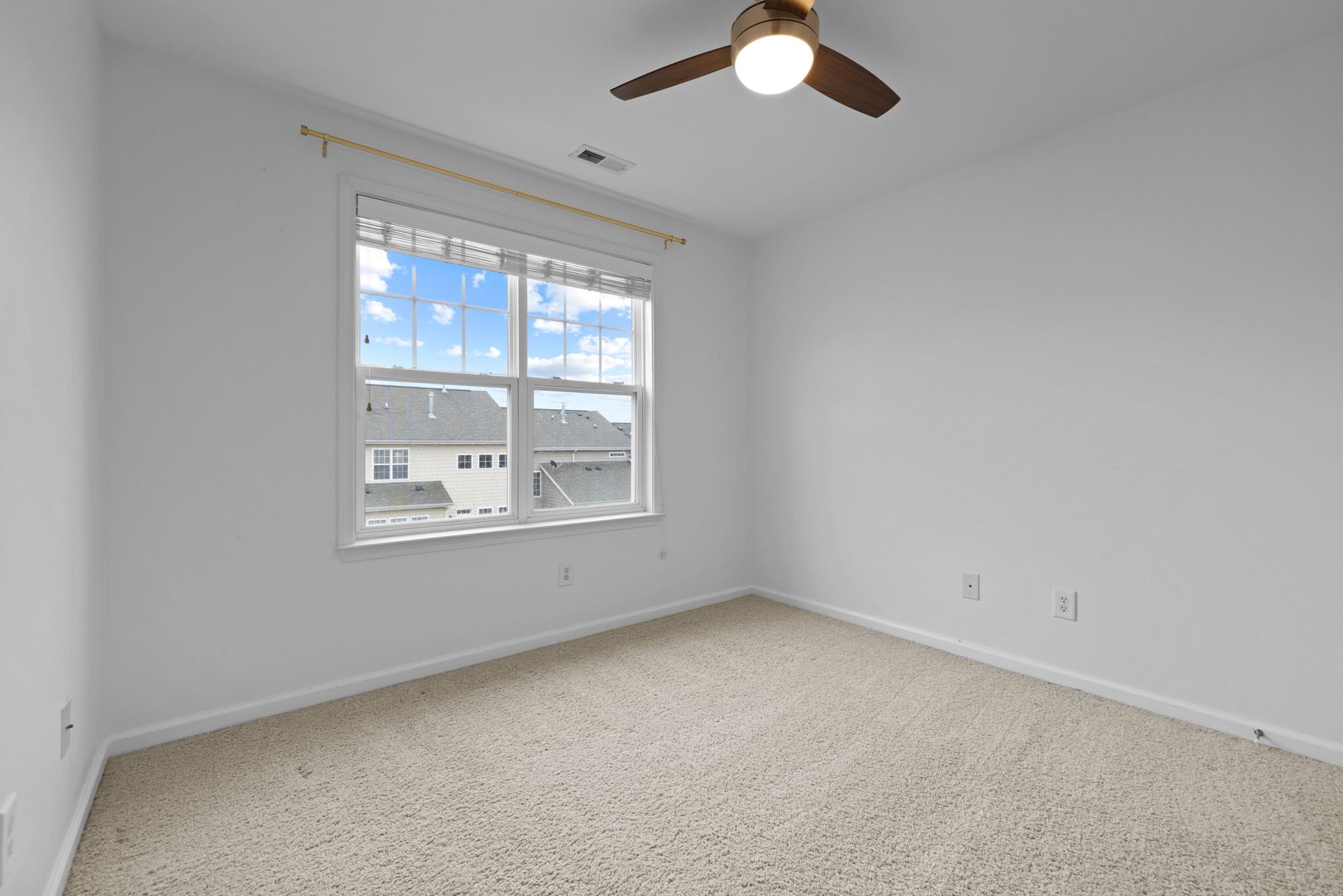 Building Photo - 10122 Glen Autumn Rd