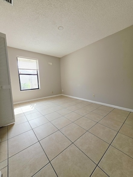 Building Photo - 1157 Hyacinth Pl