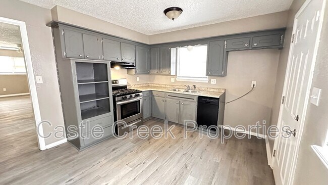 Building Photo - 1803 Fox Ave