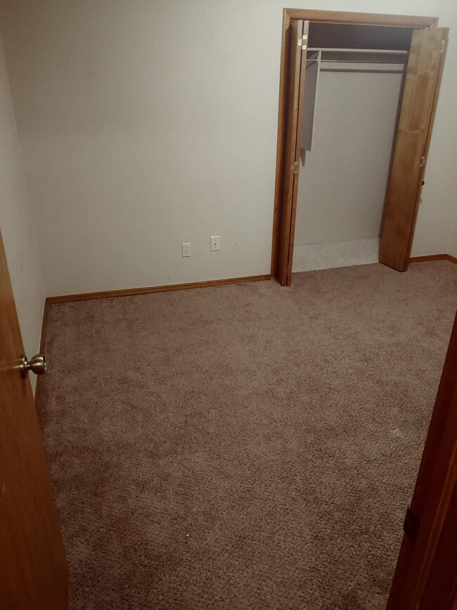 Guest bedroom - 1718 Lionsgate Cir