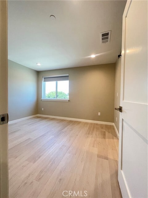 Building Photo - 4251 E Live Oak Ave