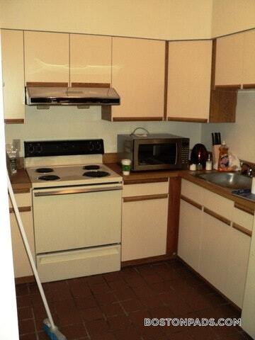 Building Photo - 81 Essex St