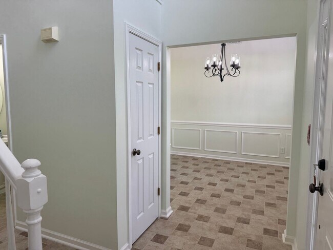 Building Photo - Four Bedroom Home in Curtis Pond