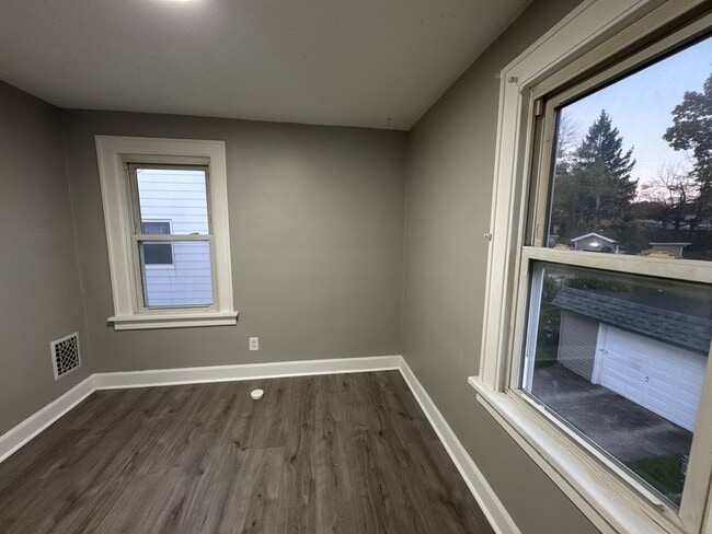 Building Photo - 11104 Lincoln Ave