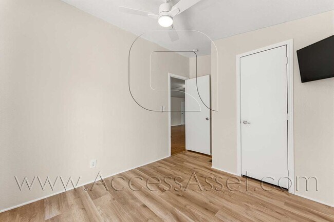 Building Photo - Spacious 3 Bedroom Home with Large Fenced Yard and Two-Car Garage