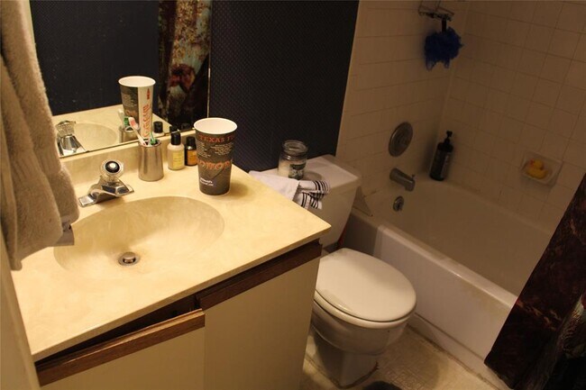 Building Photo - 2804 Rio Grande St