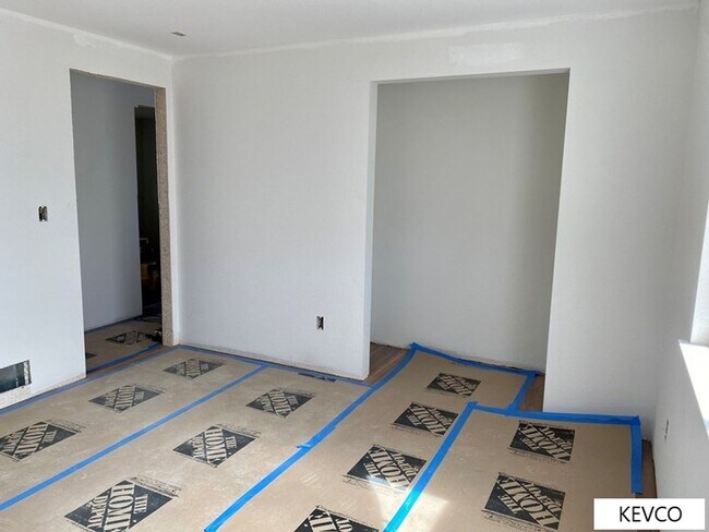 Building Photo - Lovely Renovated Home!