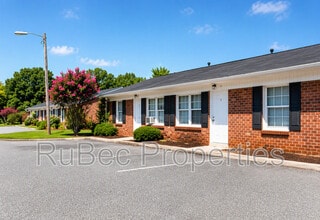 Building Photo - 408 S Weldon St