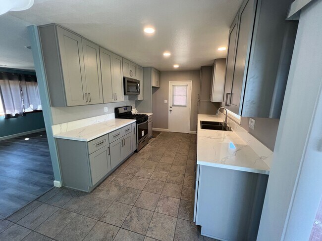 Building Photo - Lovely Ventura Single Story Home for RENT!