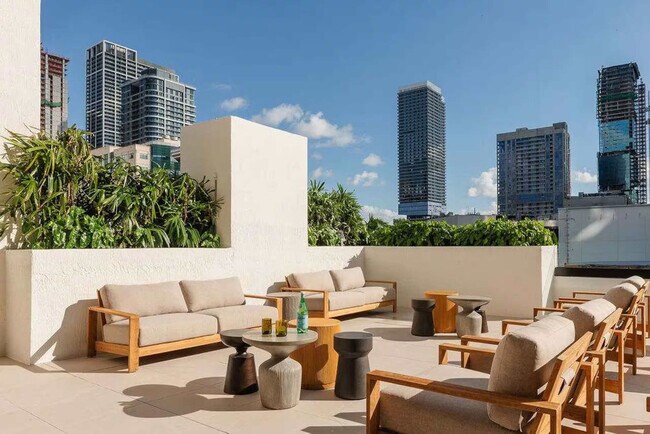 Building Photo - 225 N Miami Ave