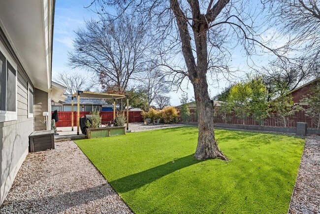 Building Photo - 6803 Castlekeep Way