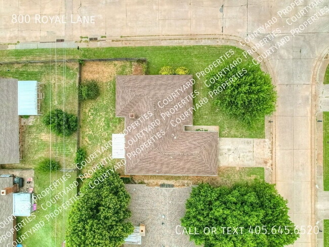 Building Photo - 800 Royal Ln