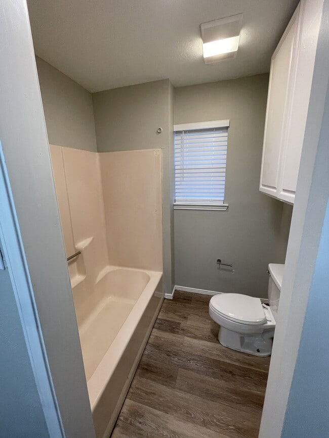 Building Photo - 2203 Canterbury Ct