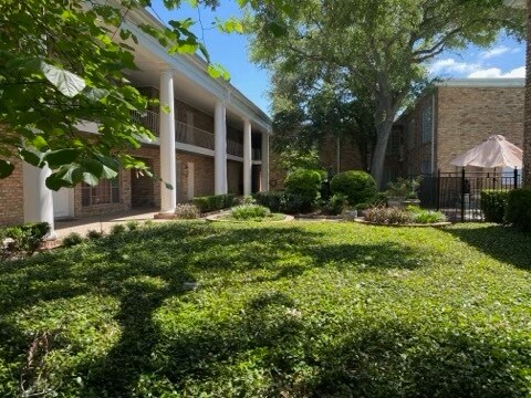 beautiful courtyards - 2101 Fountain View Dr