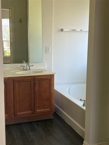 Building Photo - 1104 Saddle Ct