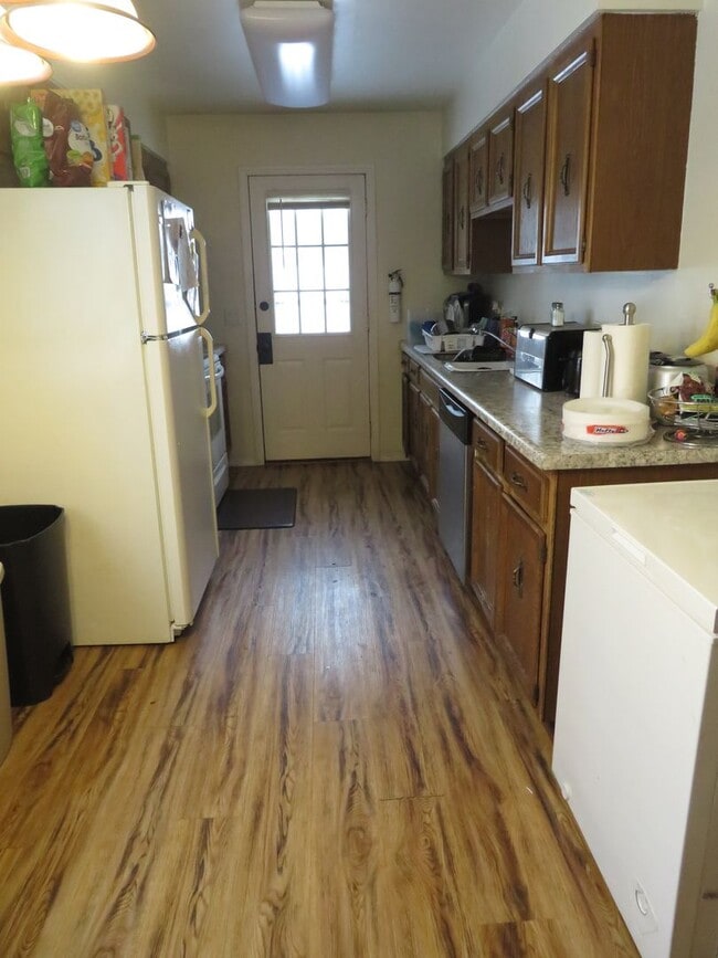 Building Photo - 1712 Chumas Dr
