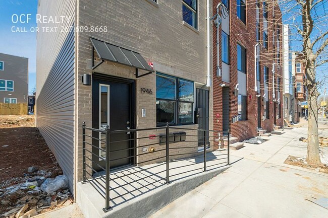 Building Photo - Two Bedroom West Kensington Apartment