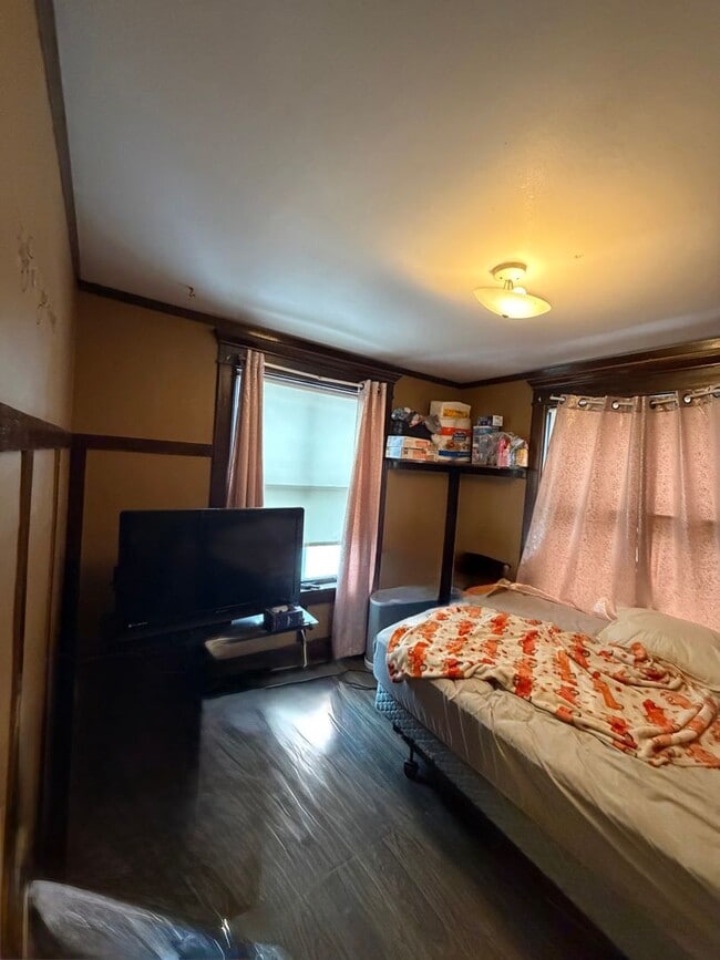 Building Photo - 607 2nd St