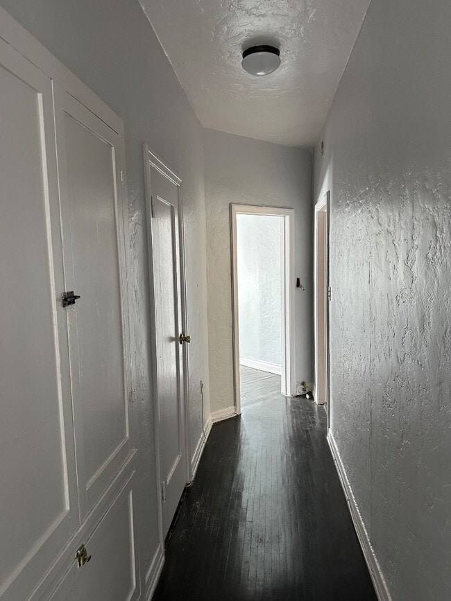 Building Photo - 3207 W 43rd Pl
