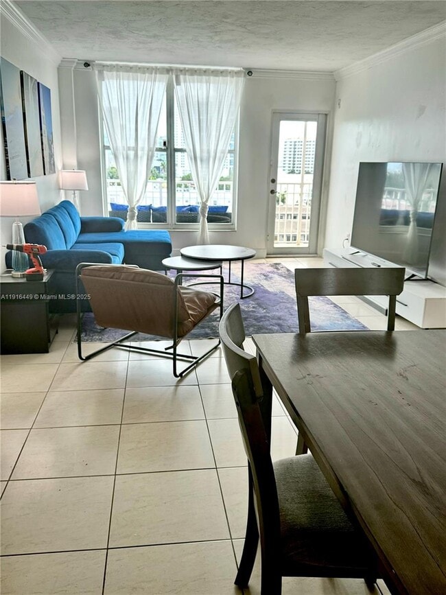 Building Photo - 1300 Lincoln Rd