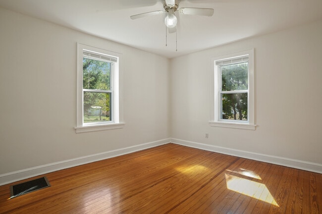 Building Photo - 221 Hunyadi Ave