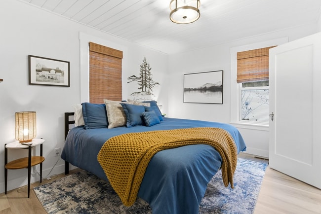 Building Photo - 809 3rd Ave W