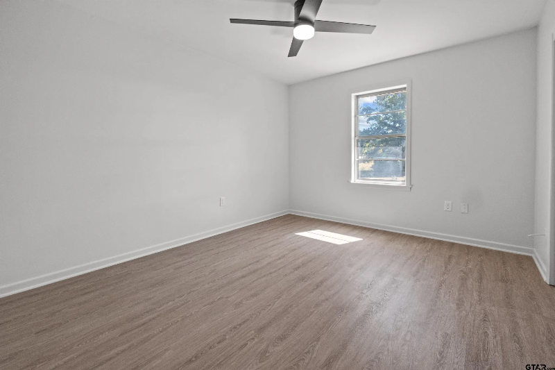 Building Photo - 12752 FM Rd 16
