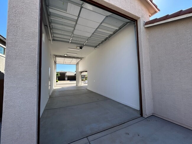 Building Photo - 18570 W Swayback Pass