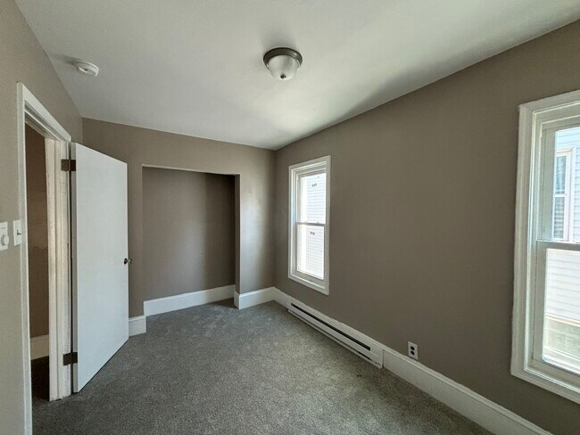 Building Photo - 8 E Abbott St