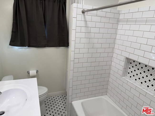 Building Photo - 2261 W 26th Pl