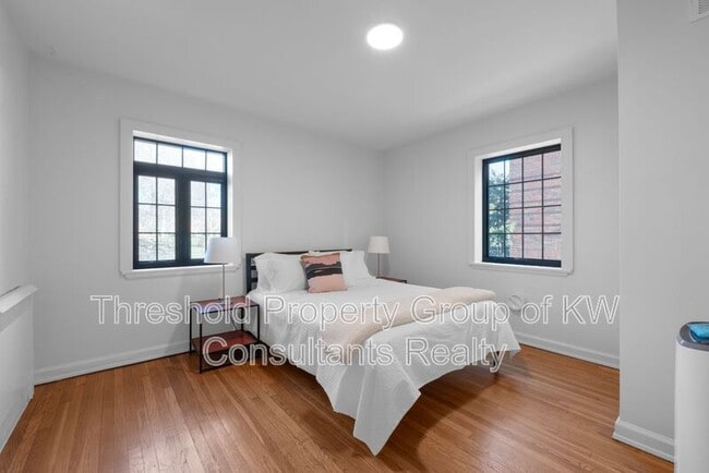 Building Photo - 451 E Town St