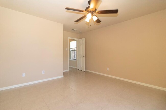 Building Photo - 2202 Crossmill Ln