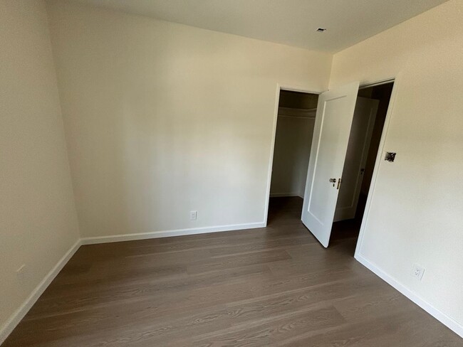 Building Photo - 5533 Mariposa Ave