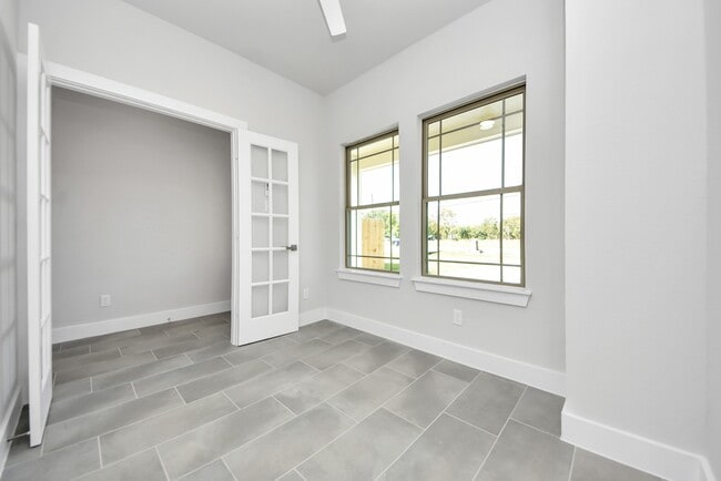 Building Photo - 1110 E Main St