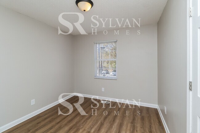 Building Photo - Bring more life and value to this charming home!