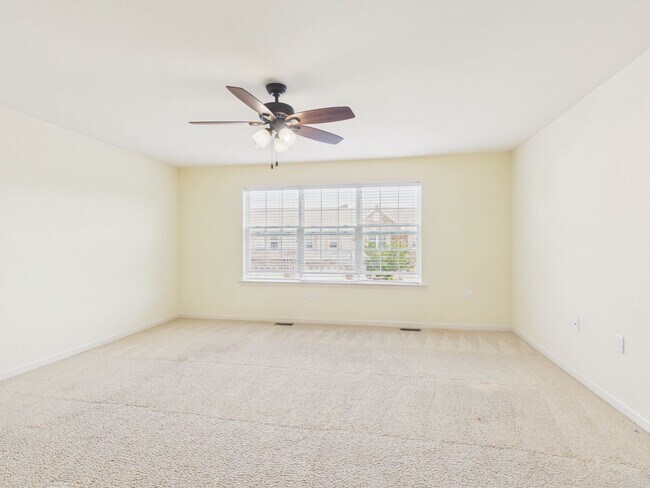 Building Photo - Spacious Townhouse on Mapleton Blvd.