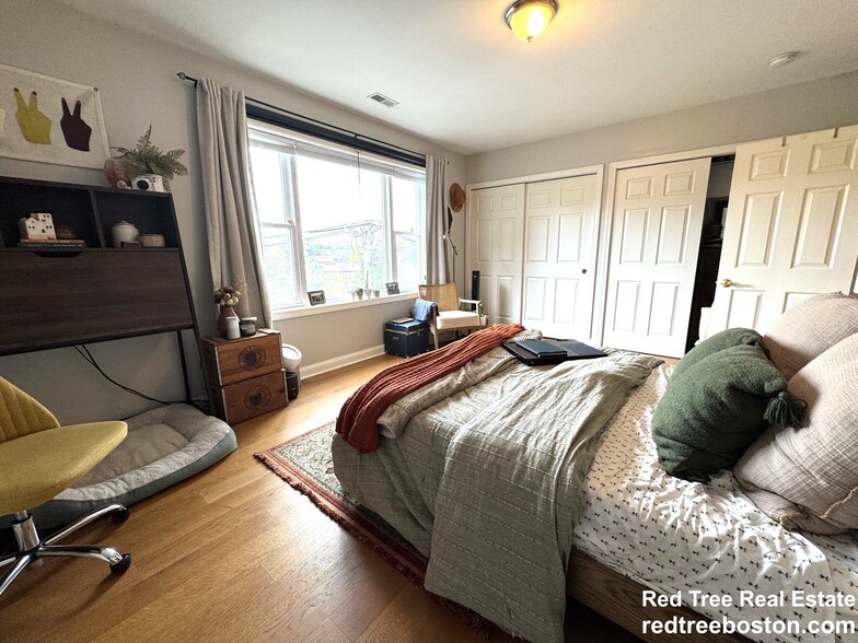 Building Photo - 4 N Crescent Circuit