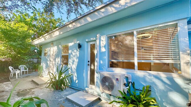 Building Photo - 1145 NE 17th Way