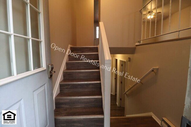 Building Photo - 301 E Hobart St