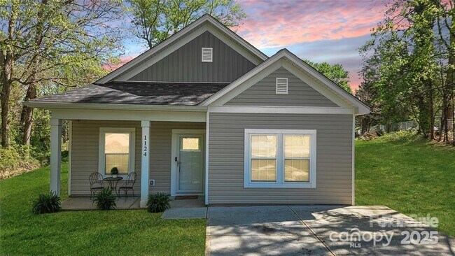 Primary Photo - 1124 Clouse St