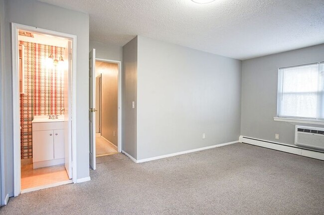 Building Photo - 261 Regency Park Dr