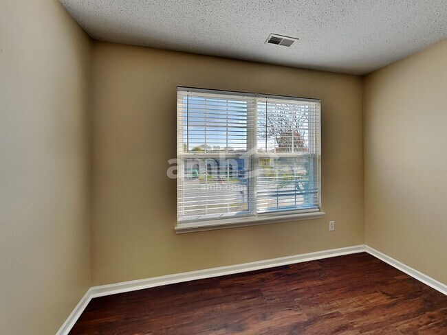 Building Photo - 360 Harts Ford Way