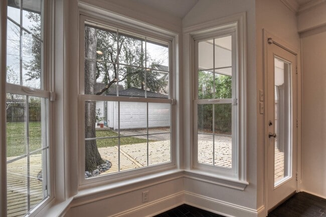 Building Photo - 5912 Auden St