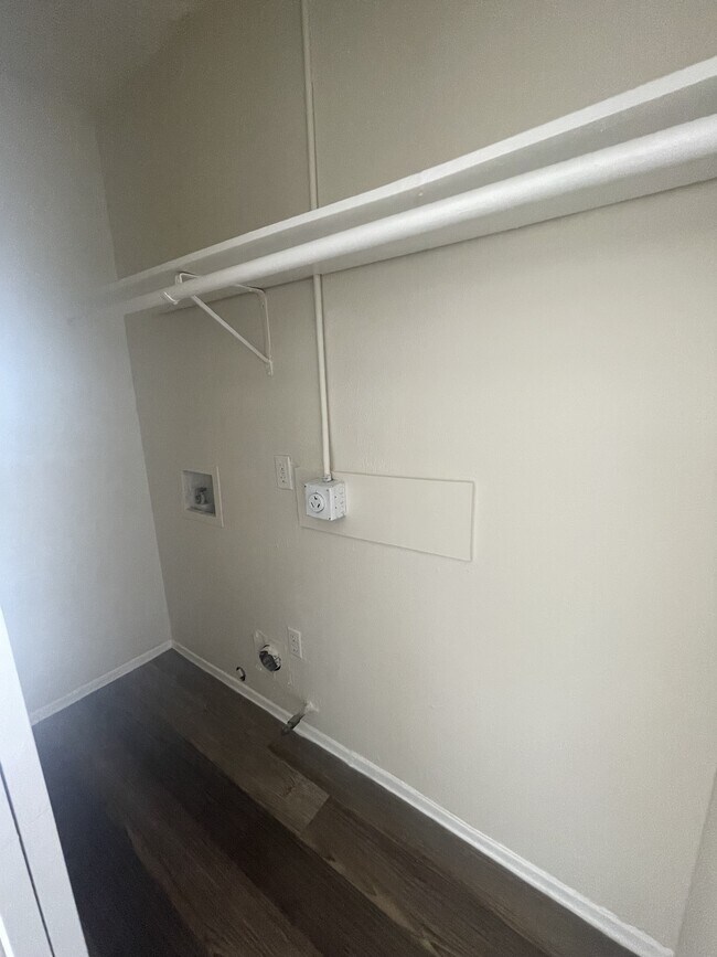 Building Photo - 204 Prado Rd