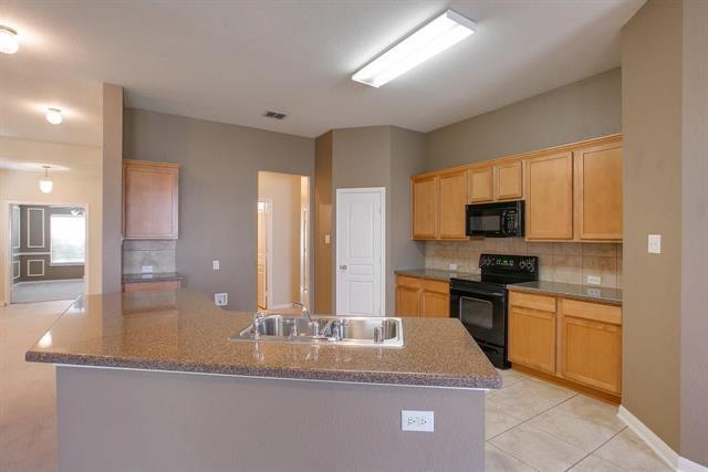 Building Photo - 4925 Carrotwood Dr
