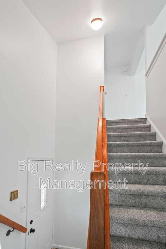 Building Photo - 1116 Foxmeadow Dr