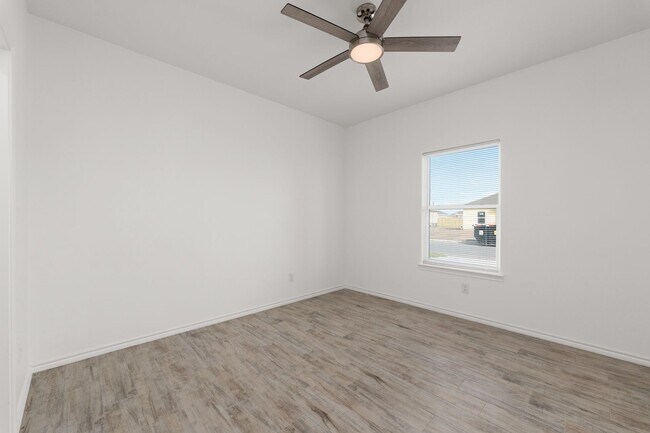 Building Photo - 411 Hinojosa