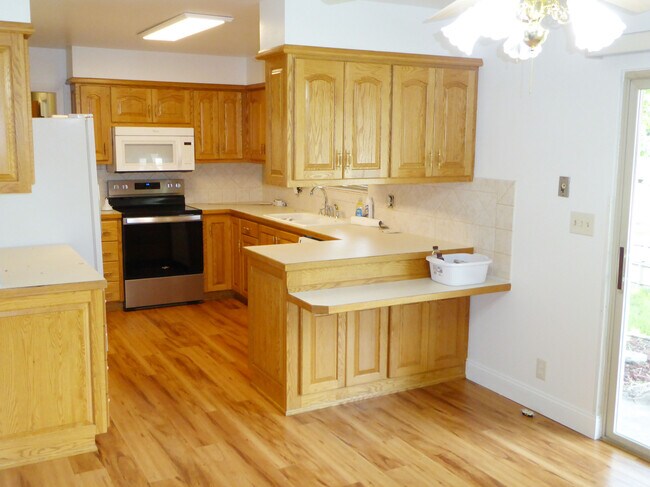 Building Photo - 813 Sherry Dr