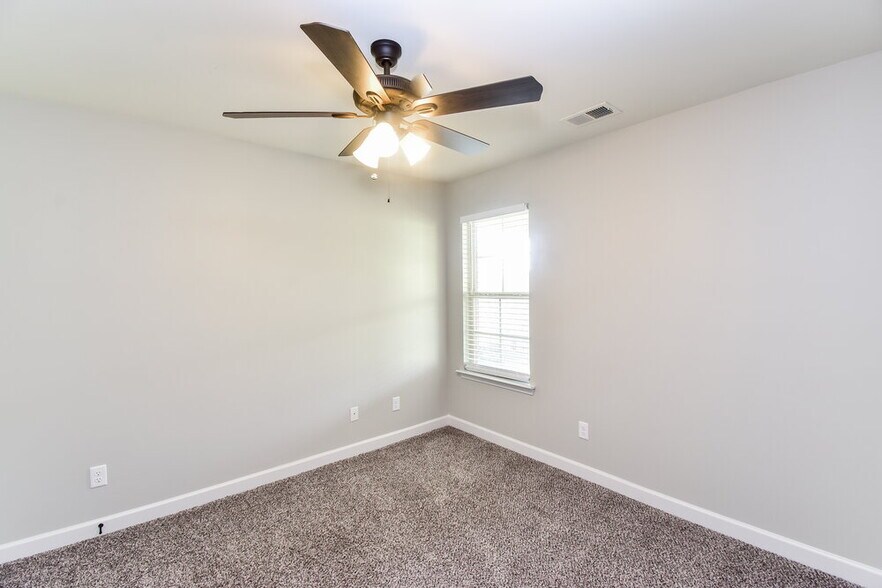 Building Photo - 2600 Molly Ln