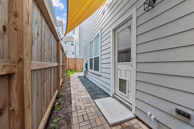 Building Photo - 623 Link Rd